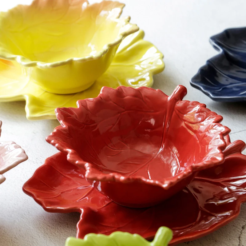 Кленовые листья керамическая тарелка торт фруктовые закуски блюда и тарелки