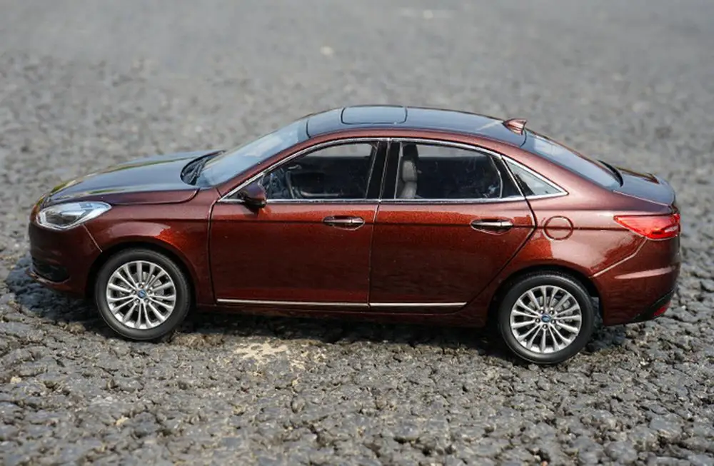1/18 масштаб Ford ESCORT коричневый литой автомобиль Модель Коллекция игрушек подарок