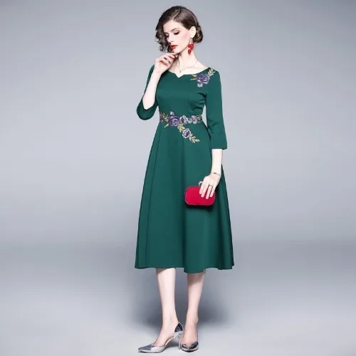 

2020 Vintage Floral Embroidery Three Quarter Sleeve A-Line Dress Women Elegant Knee-Length Elegent Green Party Vestido Plus Size