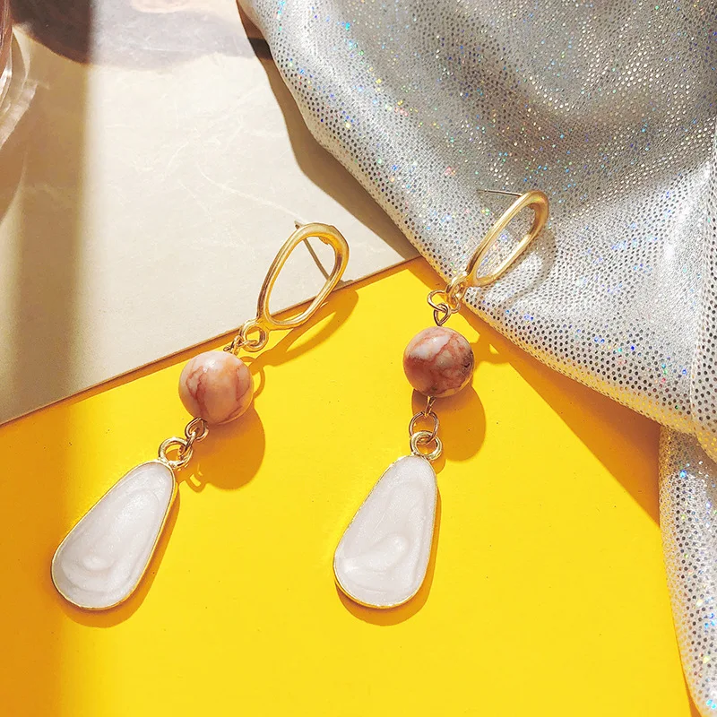 

2021 Korea High Quality Retro Temperament Fashion Natural Turquoise Irregular Earrings Frosted Shell Female Earrings