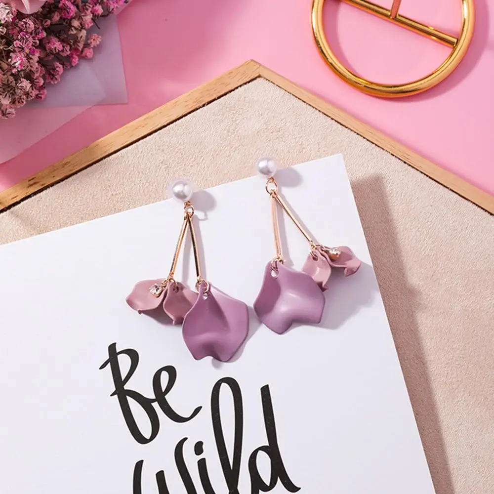 

Female Purple Cute Petal Flower Dangle Earrings Simple Pink Trendy Exaggeration Pearl Charms Swing Dangle Earrings for Women