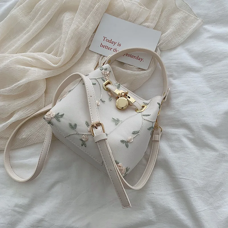 

Flowers Embroidery bucket Crossbody Bags For Women 2020 High Quality Luxury Handbags Designer Sac Ladies Shoulder Messenger Bag