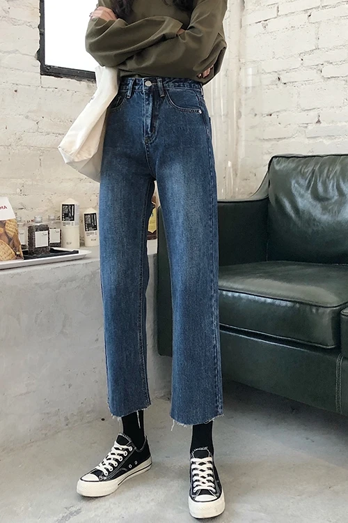 Женские расклешенные джинсы 2020 Осенние укороченные с потертым подолом для