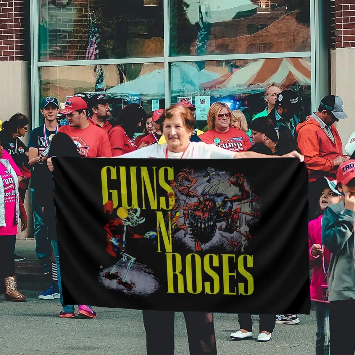 

Пистолеты с розовым ремешком и надписью «N 'Roses» 1987, «разрушаем Тур», флаг «игровые пушки N' Roses»