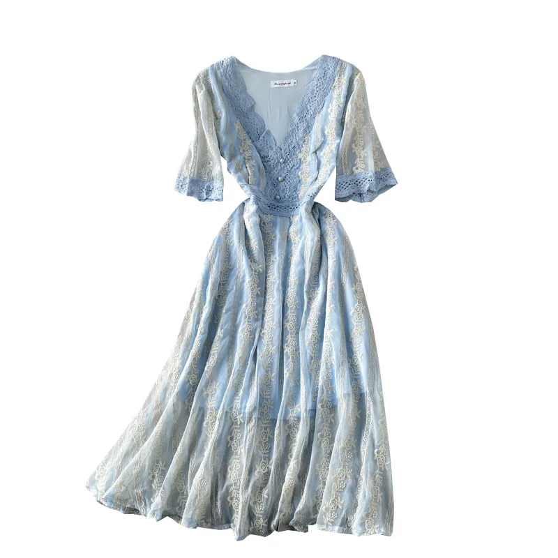 

Palace lace embroidery v-neck dress goddess wind fan temperament cultivate morality show thin dress posed long