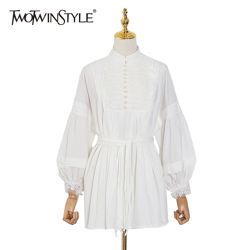 Женское мини-платье TWOTWINSTYLE белое с длинными рукавами-фонариками вышивкой и