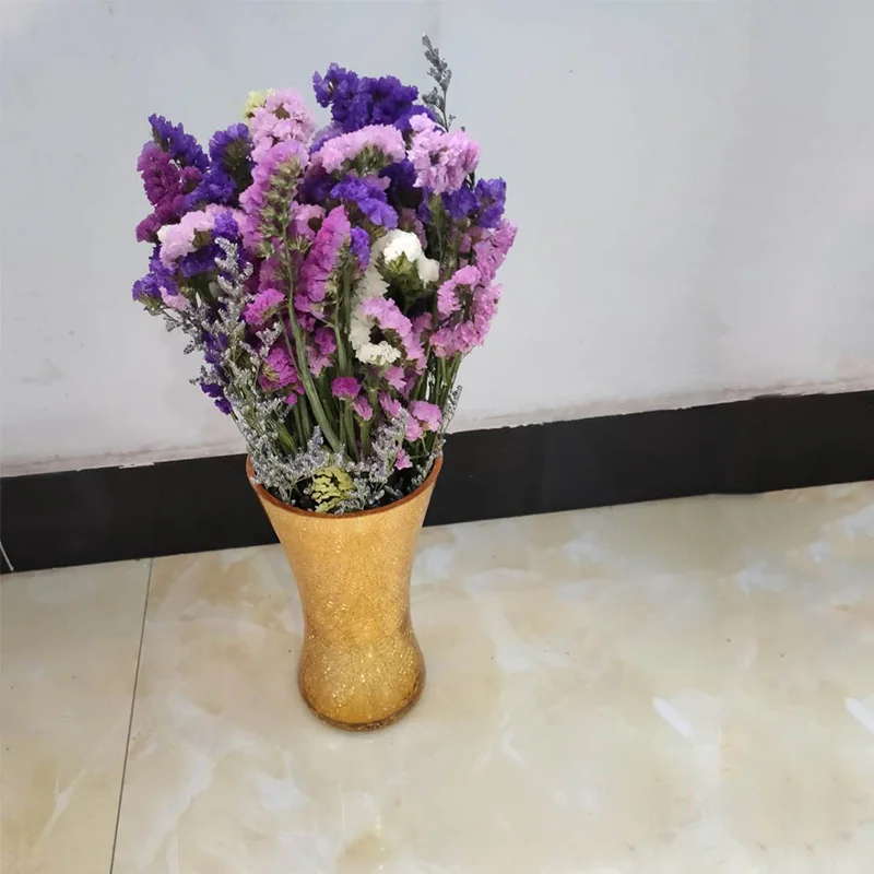 Ваза из золотистого стекла с современным покрытием искусственные цветы сушеные