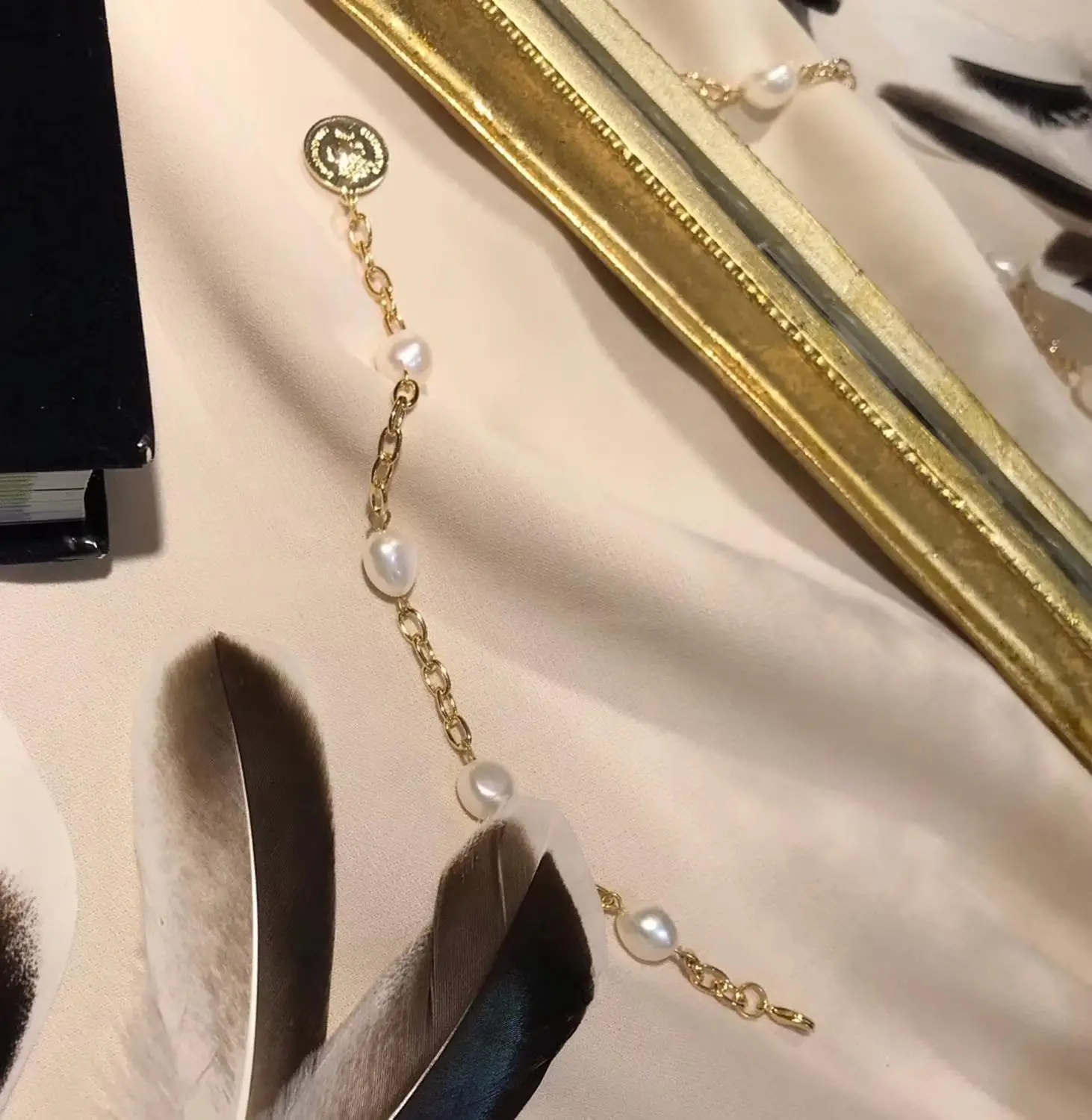 Жемчужный жемчужный браслет с монетами классический женский лаконичного