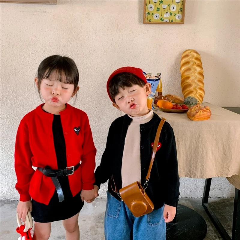 

Осенняя новинка, детская одежда, кардиган для девочек, пальто в Корейском стиле для мальчиков, верхняя одежда с вышивкой Love, вязаные топы с д...