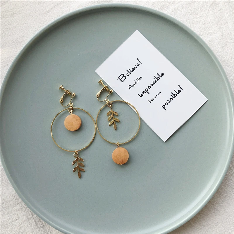 

Classic Geometric Round Clip On Earrings Non Pierced Ear Clip Metal Simple Big Earring Women Party Minimalist Fashion Jewelry