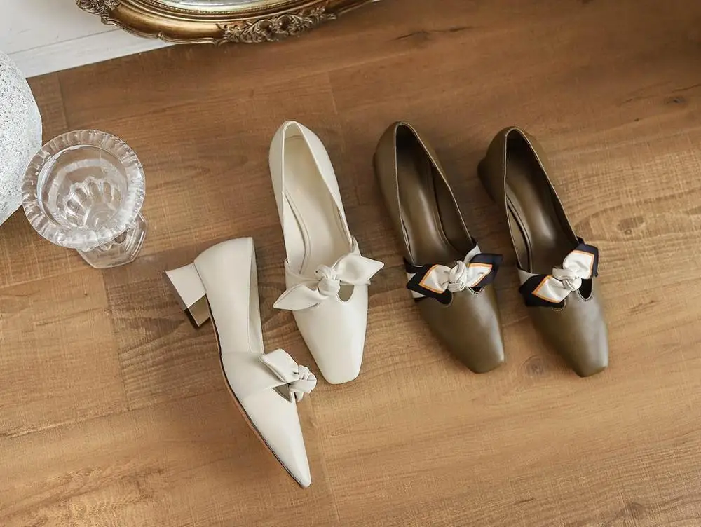 

Lenkisen 2021 french romantic vintage butterfly-knot mixed colors square toe thick med heel slip on dating gentlewomen pumps L02