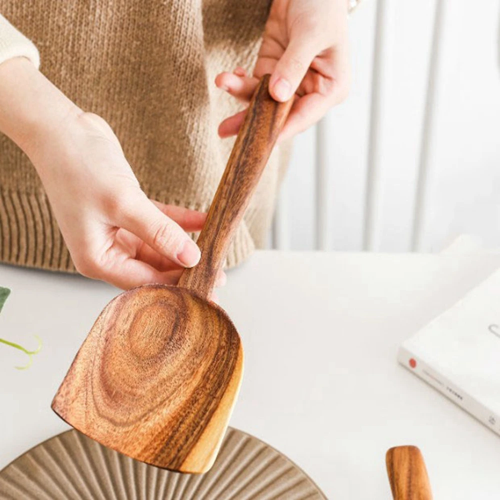 Деревянный пол на неокрашенные деревянные шпатели вок с антипригарным покрытием