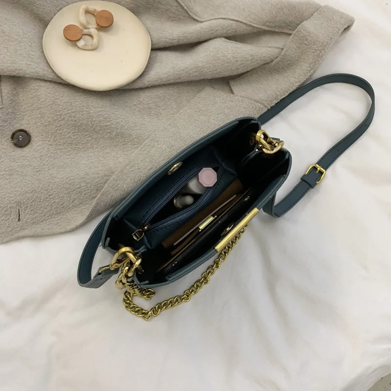 Женская кожаная сумка через плечо элегантная брендовая с цепочкой дизайнерская