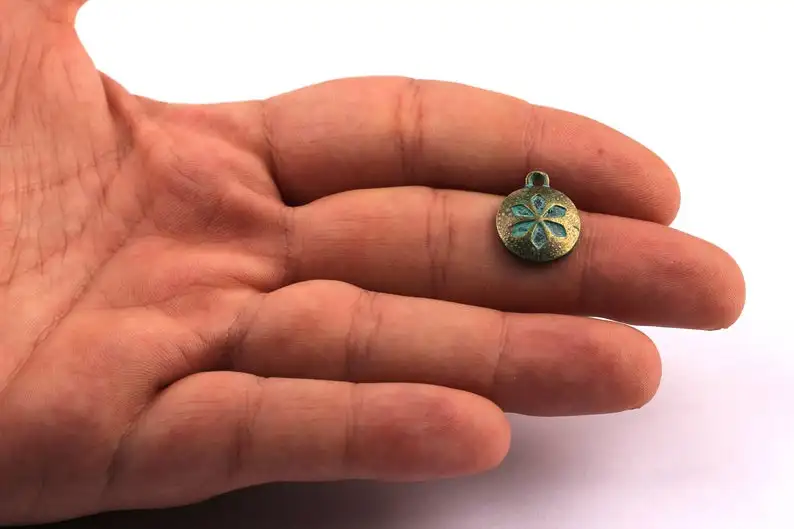 

Faux Patina Pendant - Button Shaped - Alloy Charms - Zinc Alloy Beads - 5PCS/LOT - Jewelry Supplies - 16x13x2.5mm - ZZ1070