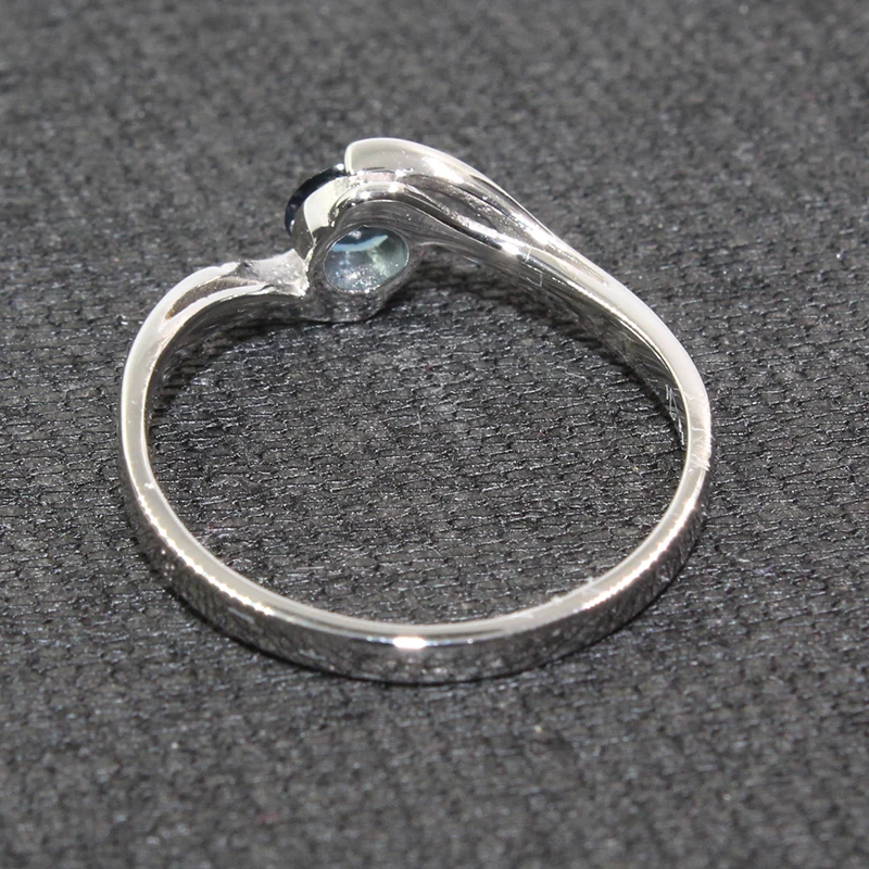 Модное серебряное бриллиантовое кольцо с натуральным сапфиром серебро 925 пробы