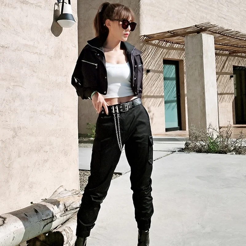 Женская короткая куртка на молнии повседневная приталенная с карманами в стиле