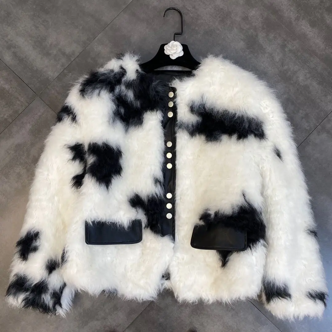 

Winter 2021 round neck long sleeve stitching pu pocket multi-button black and white contrast color wool coat women trendy women