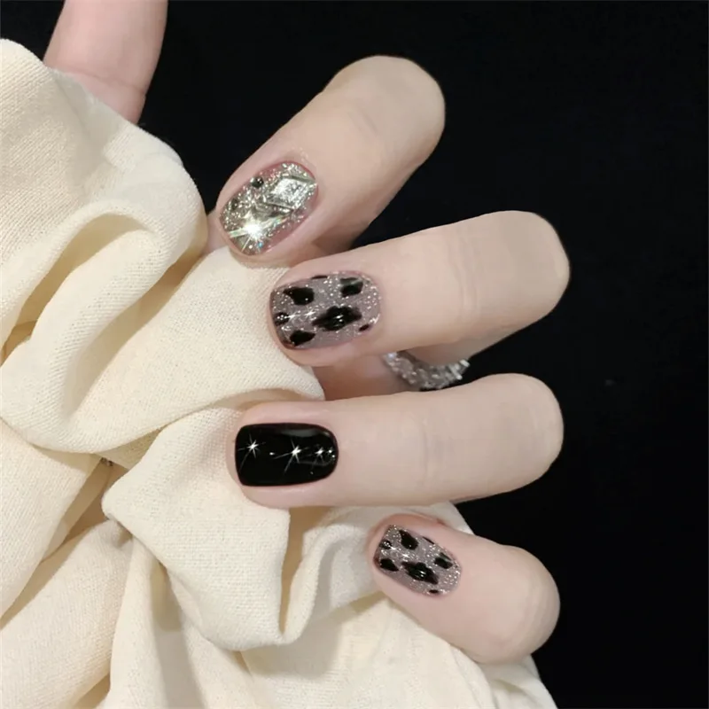 

24PCS Shiny Rhinestone Nail Patch Sweet Style Removable Short Paragraph Manicure Save Time Glue Type False Nail Patch SANA889