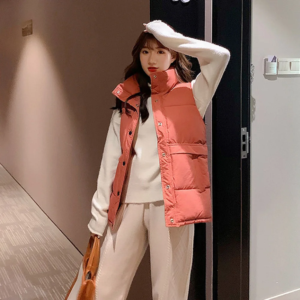 Женский стеганый жилет с воротником стойкой однотонный карамельных цветов на