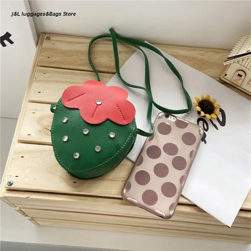 

Little Girls Strawberry Purse Mini Crossbody PU Clutch Shoulder Bag for Toddlers