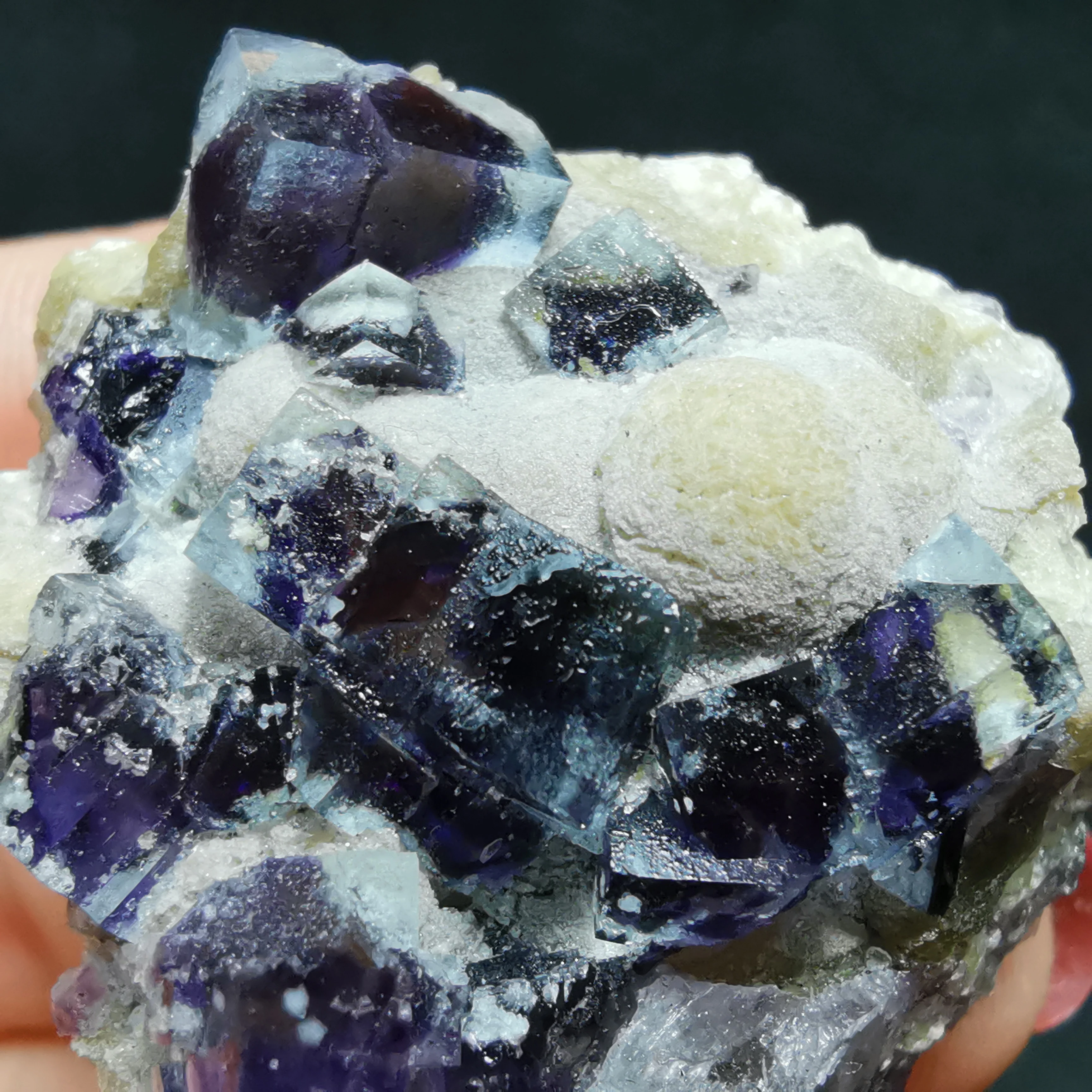 

21.4gNatural rare purple fluorite mineral specimen healing energy crystal quartz home decoration original stone teaching collect