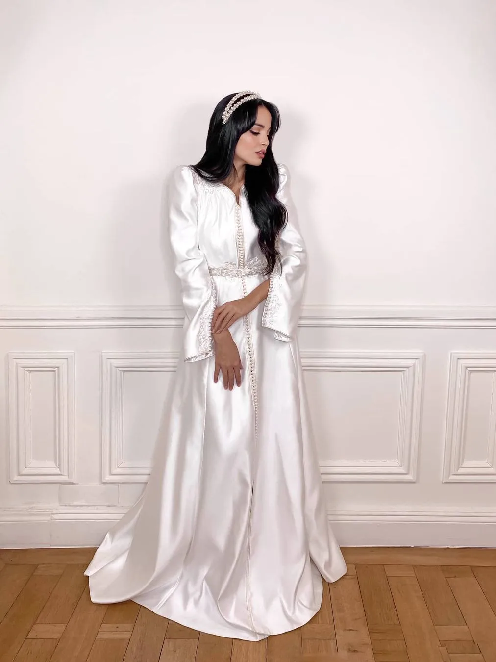 

Exquisite Elegant White Moroccan Caftan Evening Dress Floor Length Long Sleeves V-Neck Prom Dresses Summer Dress Dubai Muslim