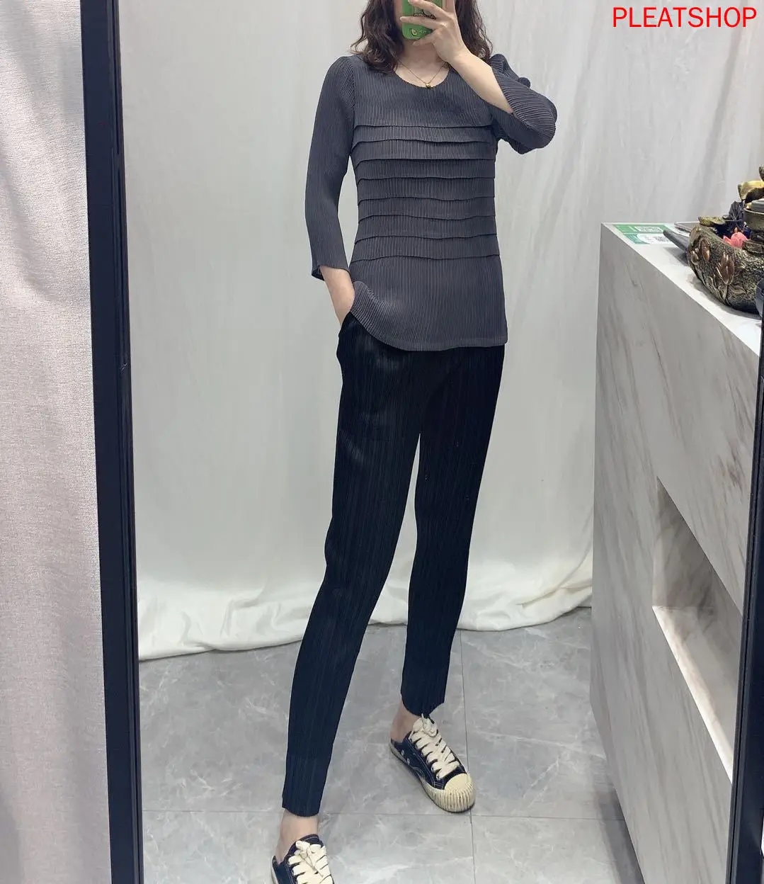 

Autumn New Korean Style All-match Pleated Loose Slimming Waist Hugging Long Sleeve MIYAKE Pleats Tshirt Women