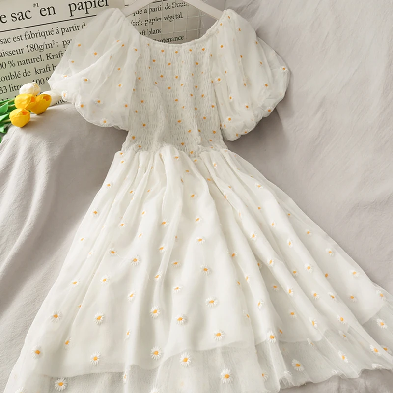 Женское платье с цветочной вышивкой Daisy летнее средней длины пышными рукавами и