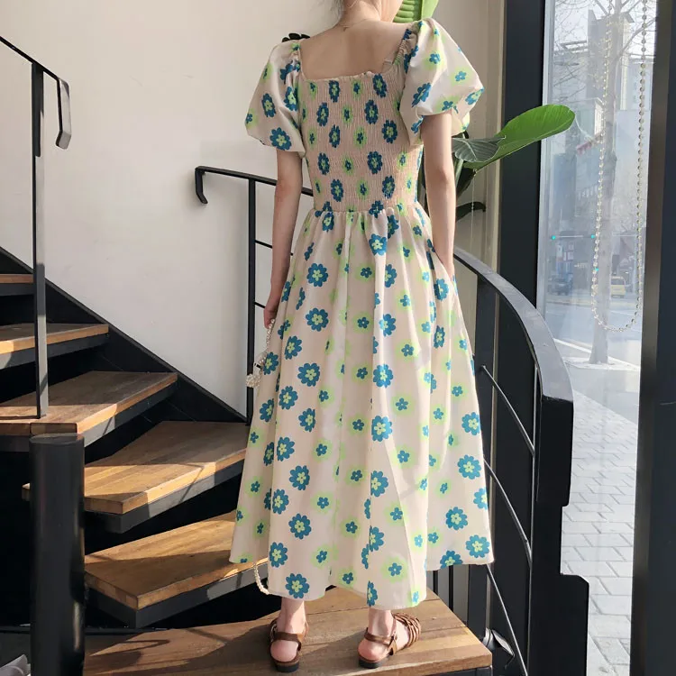 

Korean version of summer slimming square collar leaking clavicle folds Slim high waist large swing pattern dress