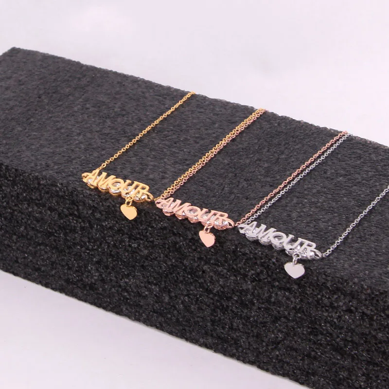 

Ожерелье из циркония с надписью «Love»