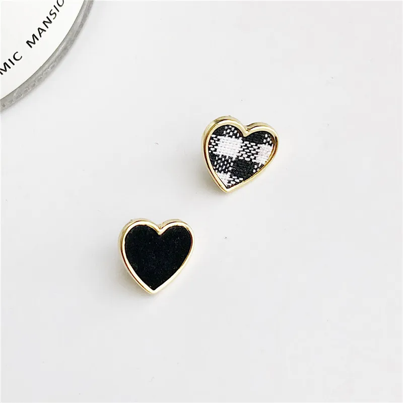 Stud Earrings-Black Асимметричные, геометрической формы в клетку, сердце, милые клипсы для ушей, Простая любовь, без серьга дырка, ювелирные изделия для женщин - Окраска металла: Stud Earrings-Black