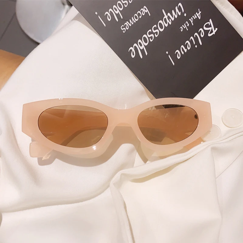 

Ins Popular Fashion Small Cat Eye Sunglasses Woman Vintage Oval Eyewear Men Champagne Tea Sun Glasses Shades UV400