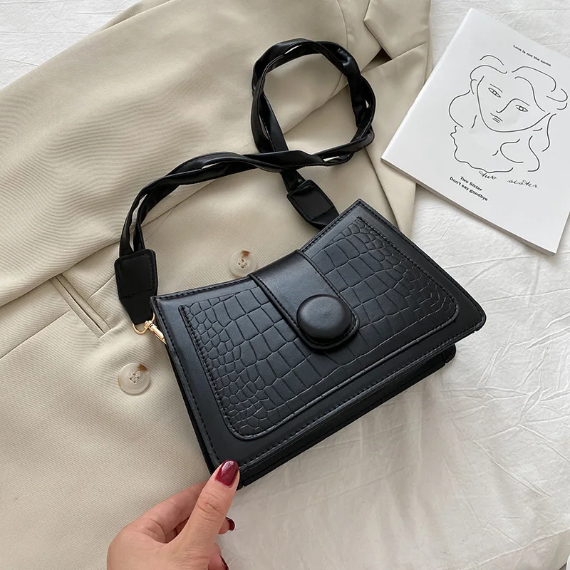 

New chain bag designer bag versatile Messenger Bag Black