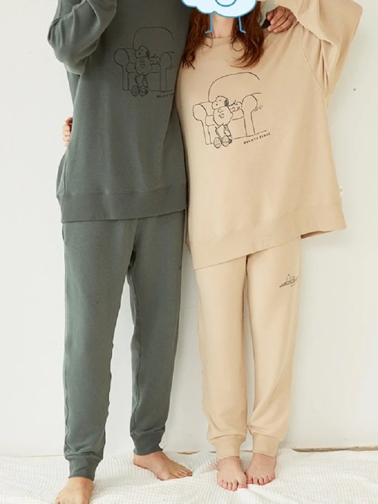 The new couple long-sleeved trousers pajama suit, comfortable and soft male long-sleeved home wear suit, round neck print.