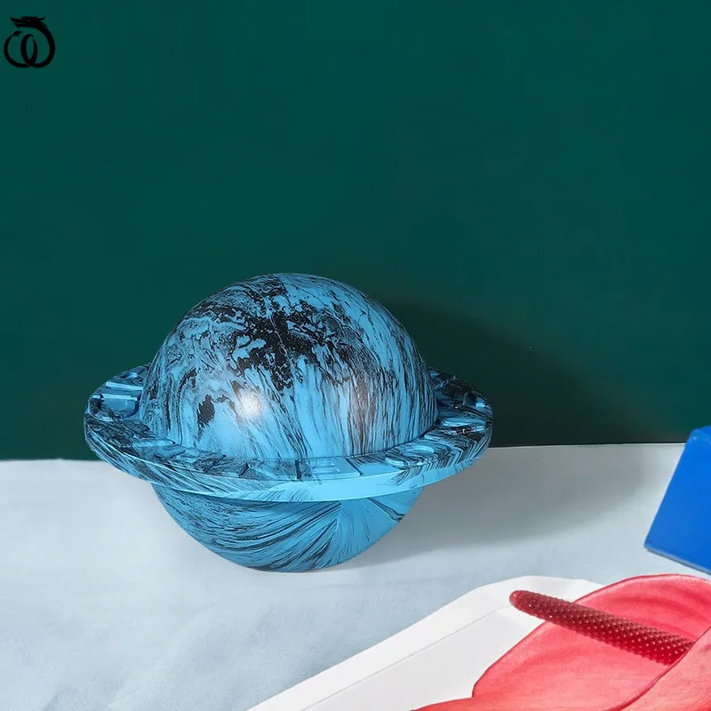 

WU CHEN LONG Nordic Astronaut Planet Art Sculpture Creative Figurines Resin Crafts Simple And Modern Home Decoration R6373