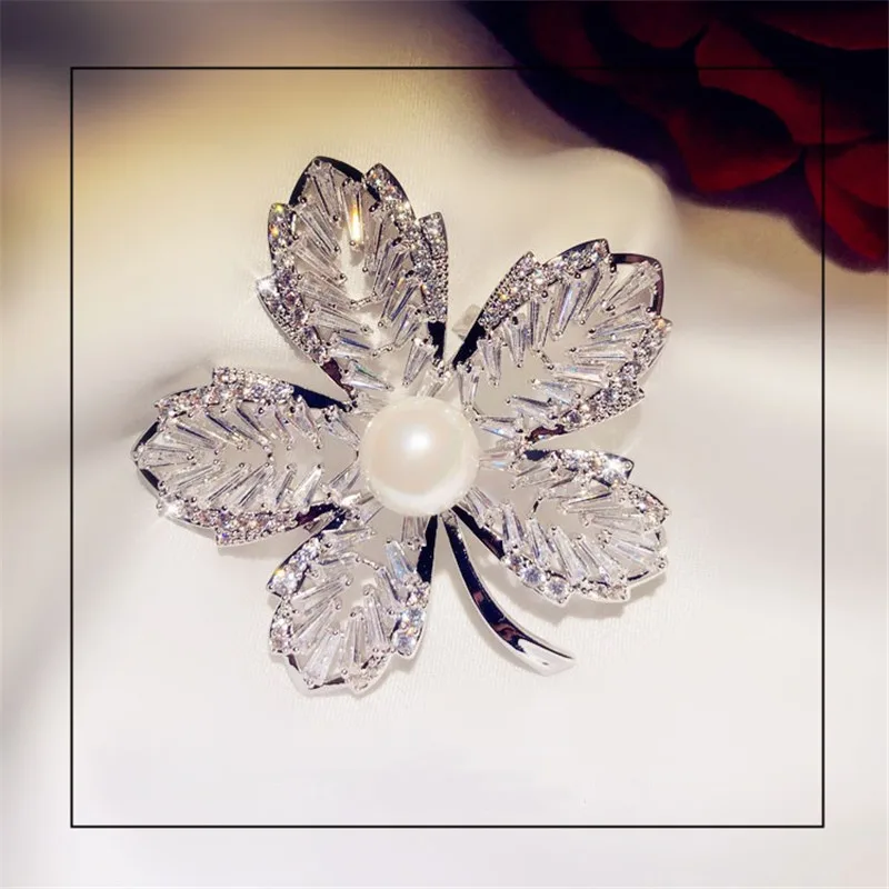 Женская Брошь с бусинами из пресноводного жемчуга и фианита | Украшения