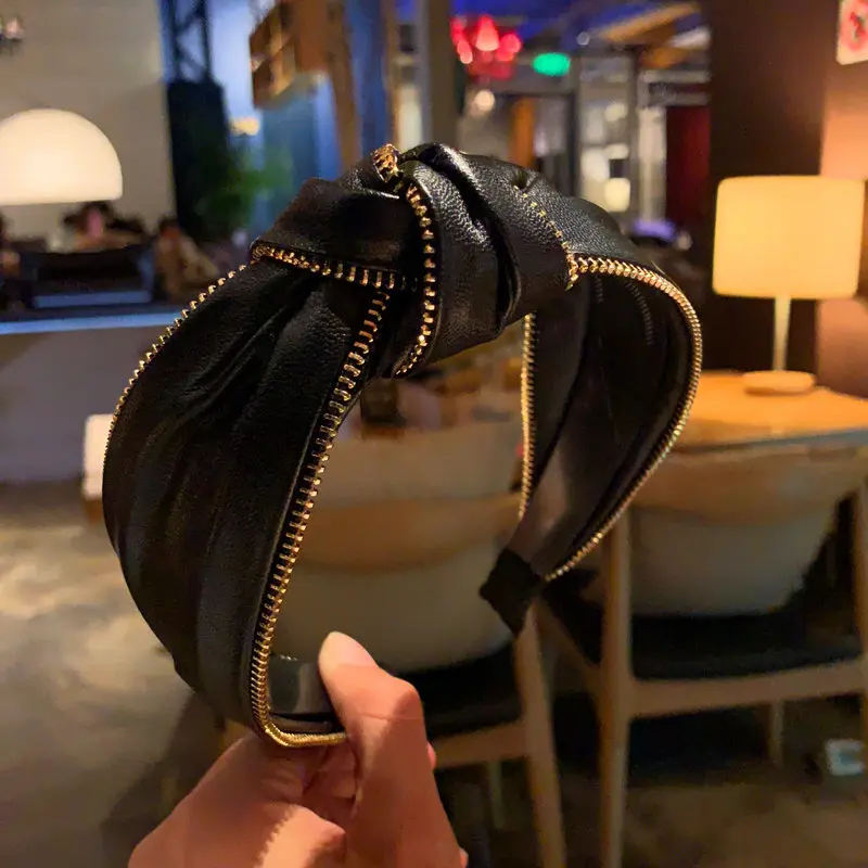 

Новая женская обувь в стиле панк, на застежке-молнии в стиле кожаные волосы PU женские сандалии с ремешками в стиле пэчворк, модные простые и творческие штаны для улицы с принтом повязка на голову, аксессуары для волос