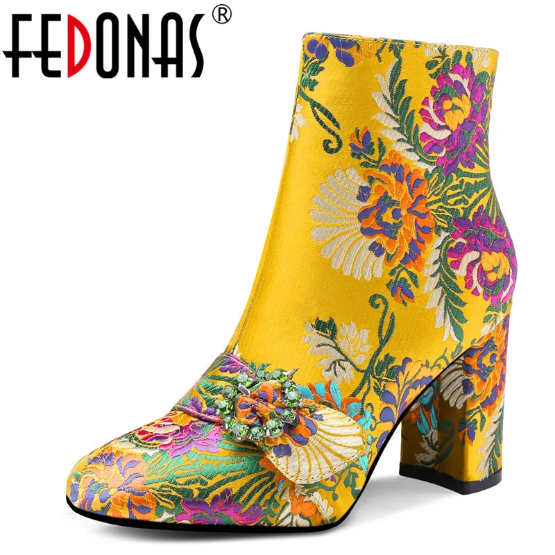 Женские шелковые ботинки FEDONAS зимние на высоком каблуке с цветами большие