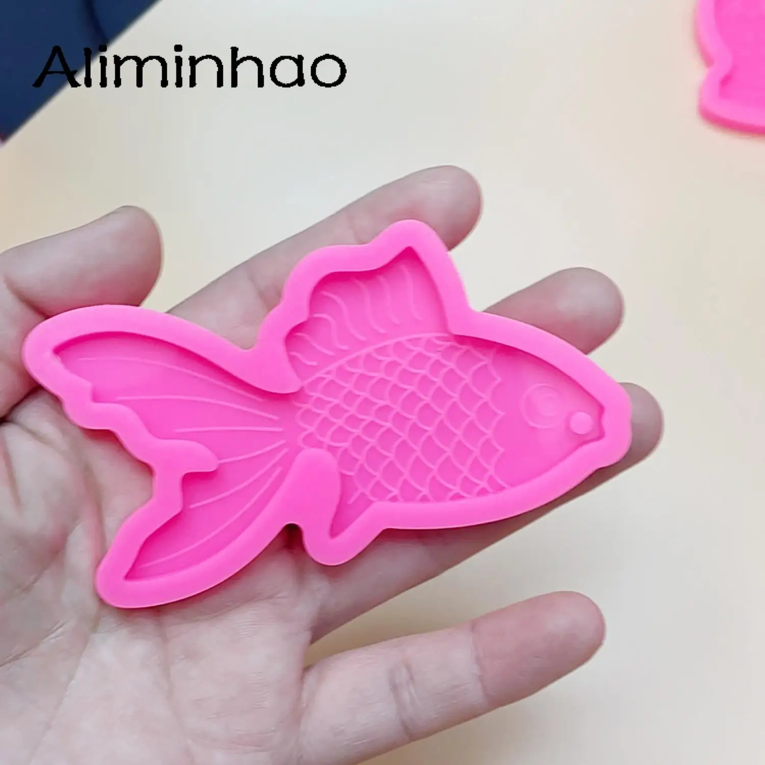 

DY1287 Shiny Goldfish Resin Silicone Keychain Whale Mould, Fish Mold Crafts with Epoxy Art DIY Handmade Mold, Fondant Mould
