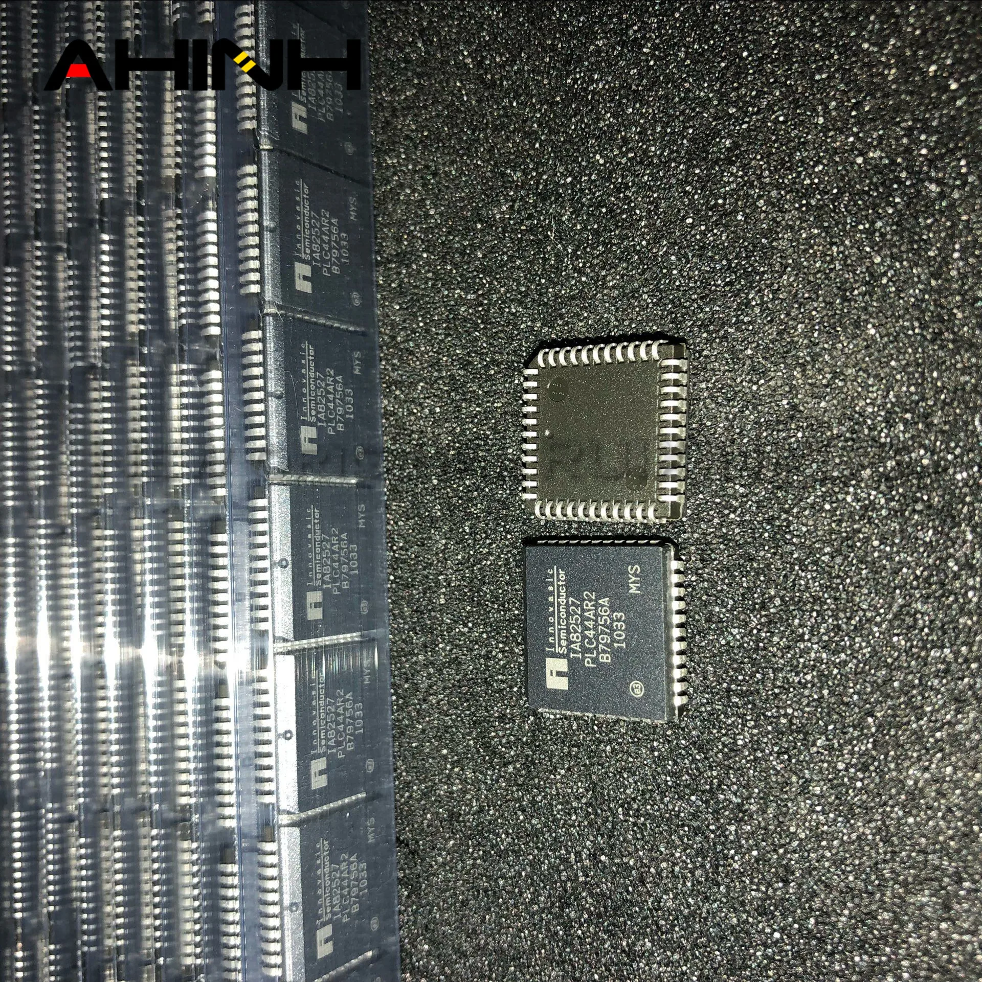 

Интегральная микросхема IA82527PLC44AR2 IA82527PLC44A IA82527PLC44, оригинал