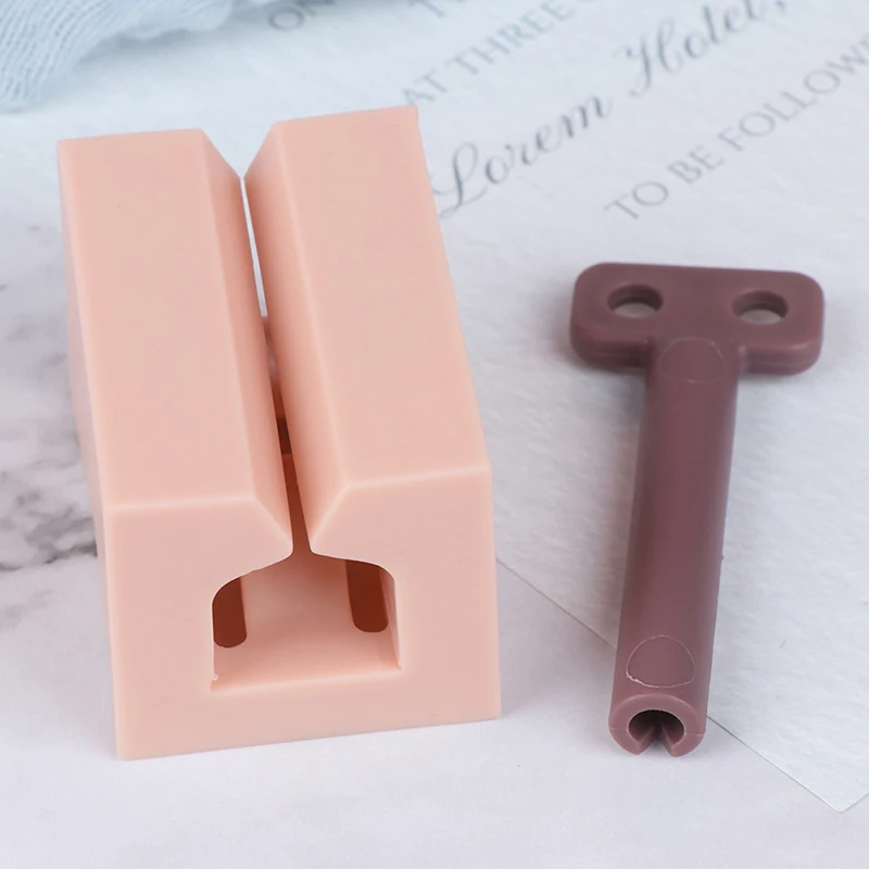 

Multi-Function Toothpaste Squeeze Facial Cleanser Squeeze Manual Toothpaste Clip Cleaning Supplies Toothpaste Companion Squeezer