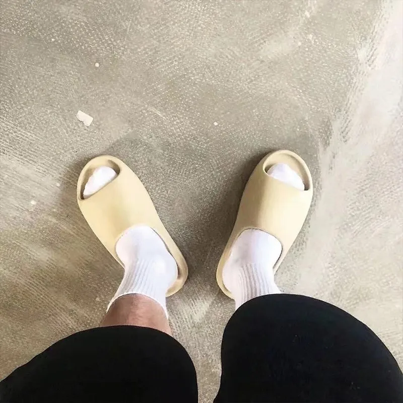 

Summer Ladies Slippers 2021 High Quality Sandals Beach Shoes Luxury Brand Slippers Men's Sandals Bone White Slippers