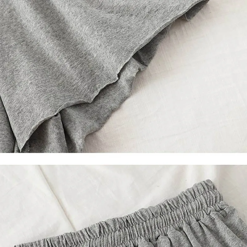 Женский костюм из двух предметов свитшот с капюшоном и шорты эластичной талией