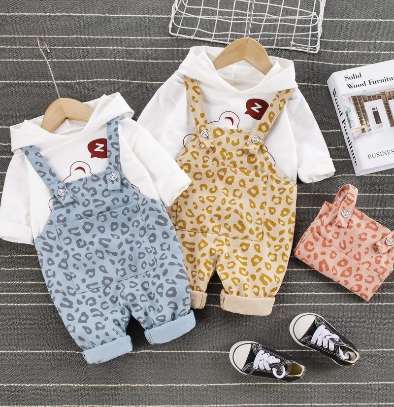 

Костюм детский демисезонный из толстовки с капюшоном и штанов на подтяжках, 2 шт./компл.