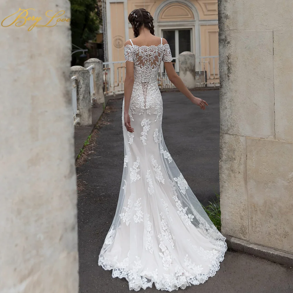 

BeryLove White Lace Wedding Dress Tulle Appliqued V neck Spaghetti Strap Mermaid Bridal Dress Sweetheart Long Bride Marriage