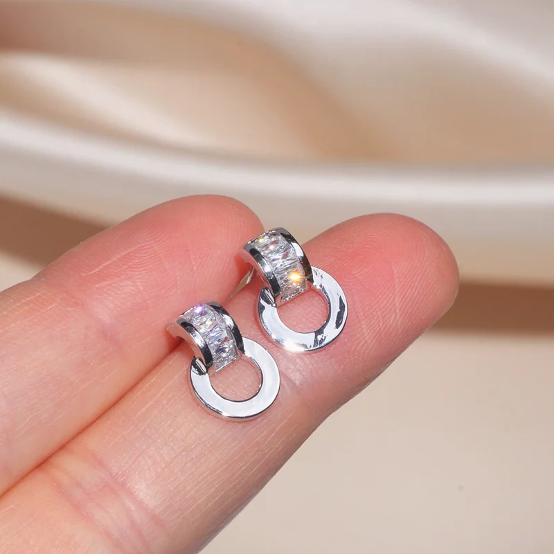 Женские серьги с фианитами высокого качества | Украшения и аксессуары