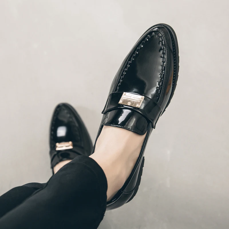 Мужские модные модельные деловые кожаные туфли Однотонные Удобные Мокасины с