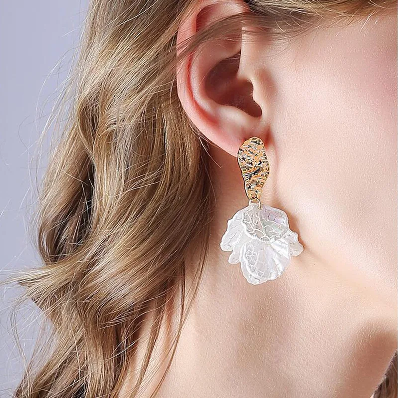 

Acrylic Flower Petal Drop Earrings For Women Korean Fashion Sequins Resin Earrings Alloy Pendant Earrings 2021 Trend Jewelry