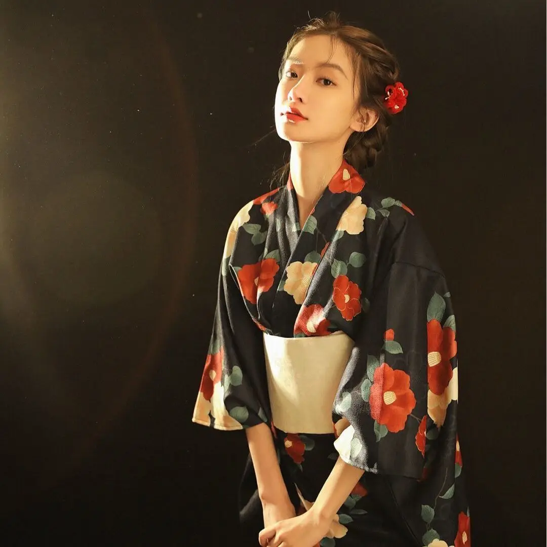 Женское кимоно в японском стиле традиционное вечернее с цветочным принтом