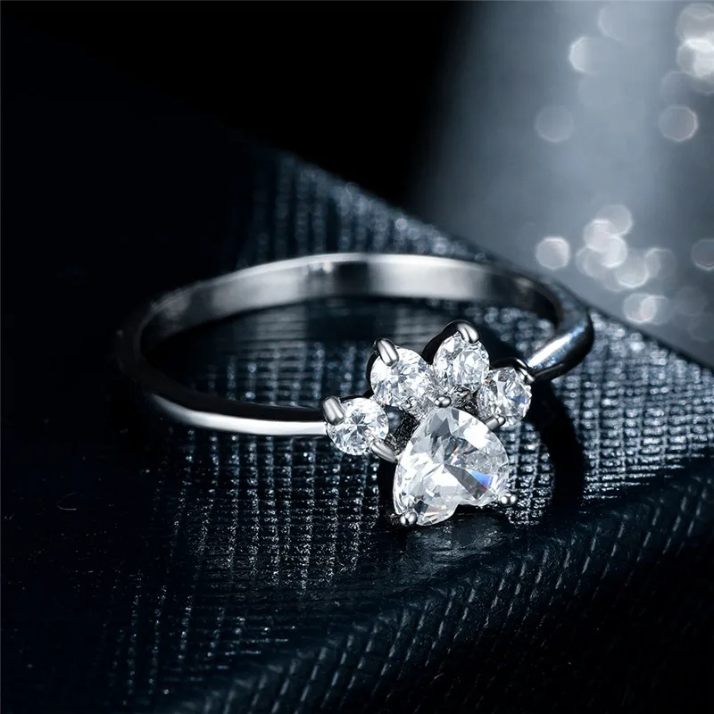 Женское кольцо с фианитом винтажное серебряное белым камнем в форме сердца